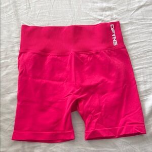 Dfyne Dynamic workout shorts fuchsia/hotpink
Size S